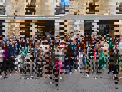 Interaction Employees At The Quarter 1